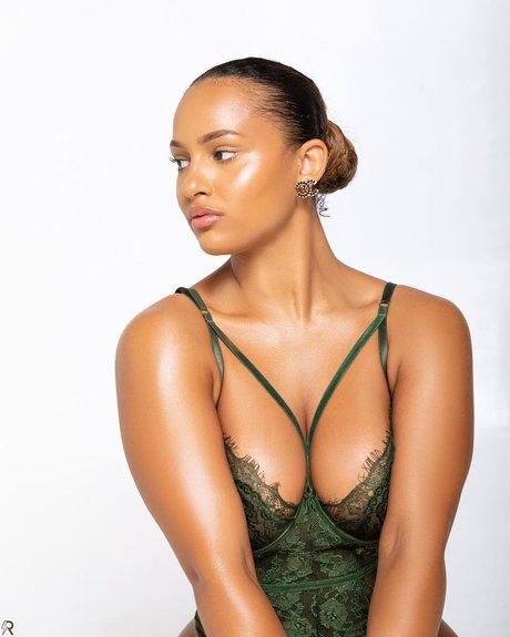 Erica Fontaine アートモデル 写真