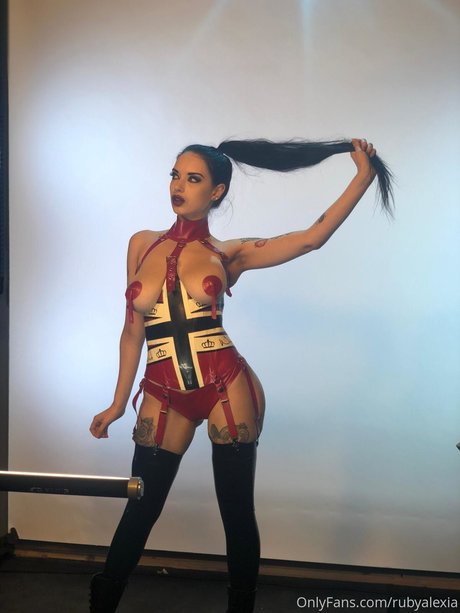 ニューハーフ POV OnlyFans 美しいヌード 写真