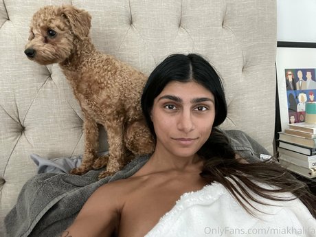 巨乳で曲線美のOnlyFans ポルノ 写真