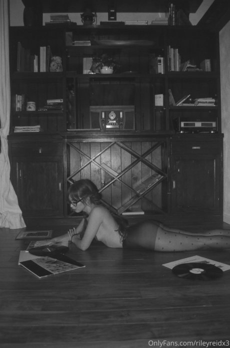 ゲイランジェリーOnlyFans アートヌード 写真