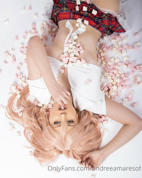 ブルネットの看護師OnlyFans ポルノグラフィック 写真