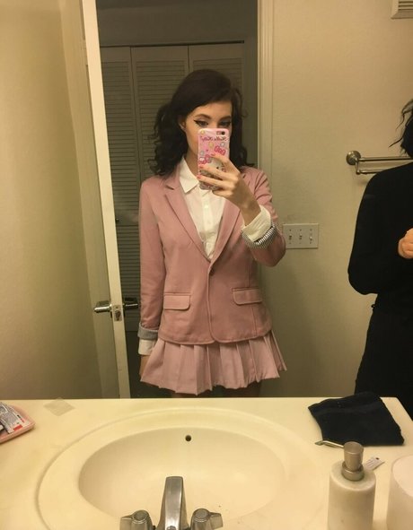 公共の場での猫のOnlyFans エロチック ギャラリー