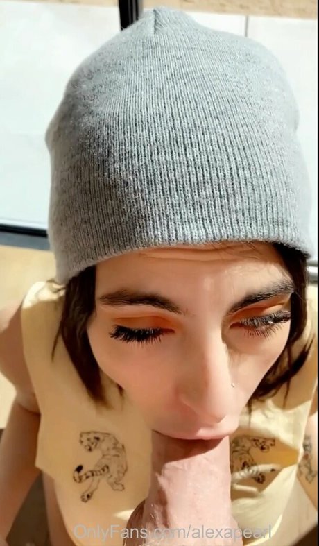 スターティーンオンリーファンズ ポルノ 写真