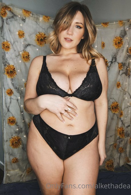 Alkethadea アダルトスター 写真