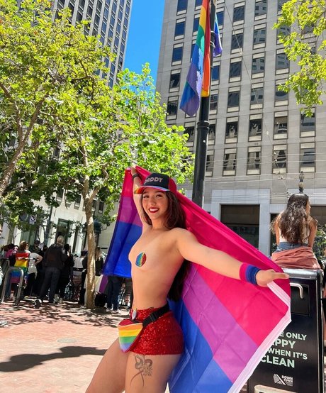 Eliza Chau ポルノスター 高品質 画像