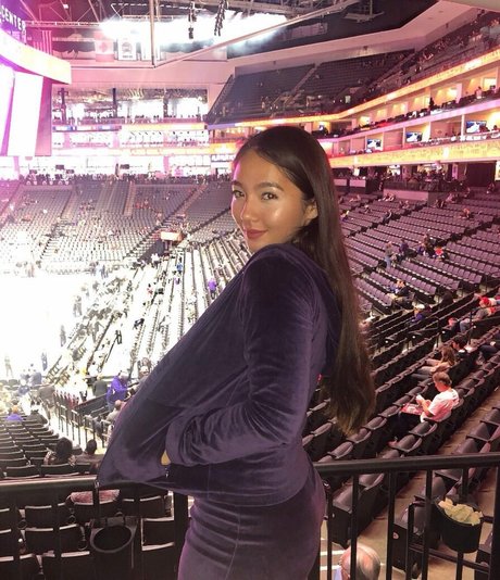 小柄なブロンドの熟女OnlyFans 美しいポルノ ギャラリー