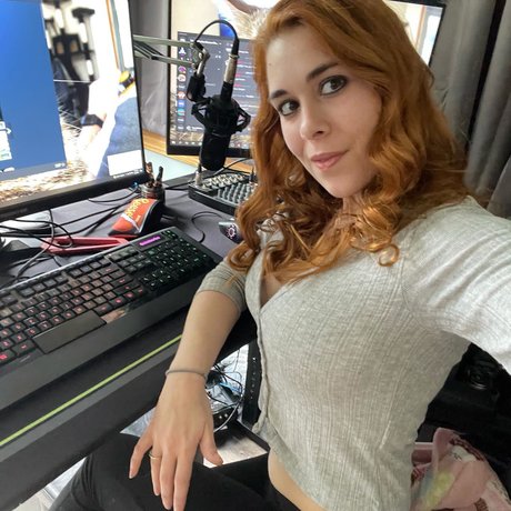 金髪ストリップOnlyFans セクシー裸 ギャラリー