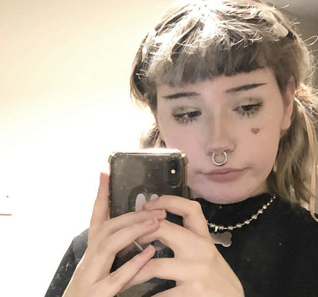 Tinyfawnn ポルノスター 写真