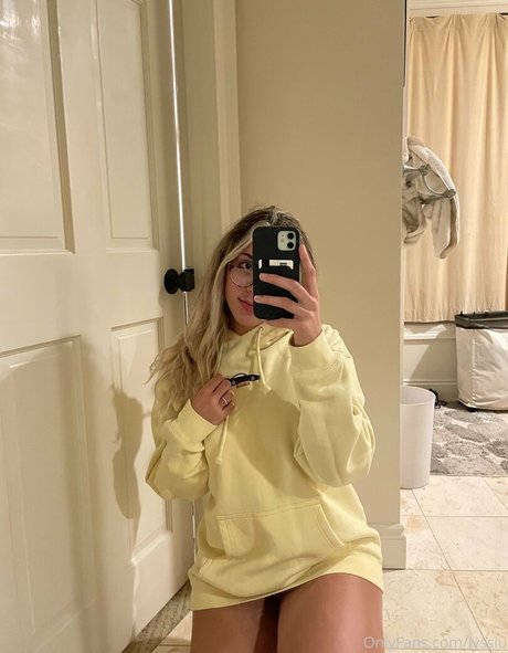 Lyssiu スター ヌード アーカイブ