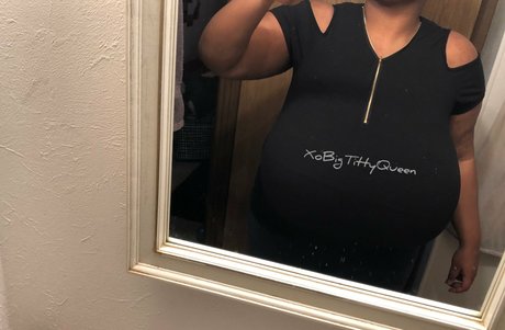 XoBigTittyQueen ポルノスター ヌード 画像