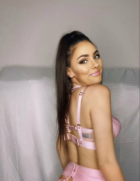 アジア人のタトゥー OnlyFans 無料ポルノ ギャラリー