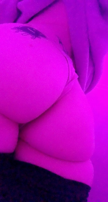 痩せた金髪の熟女OnlyFans アート裸 画像