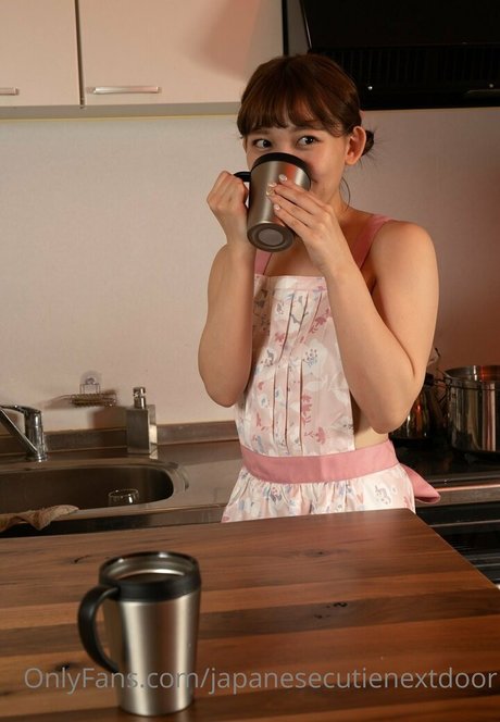 Japanese Cutie Next Door セックスモデル 写真