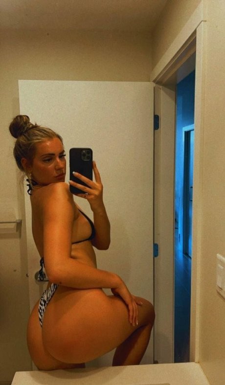 Tavia Sky ポルノスター ヌード ギャラリー