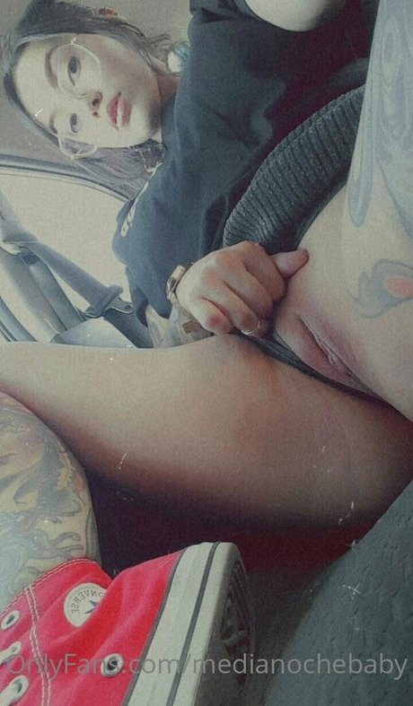 medianochebaby エロティックなスター ギャラリー