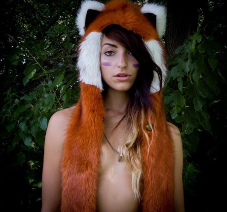 痩せた金髪の熟女OnlyFans ヌード 写真