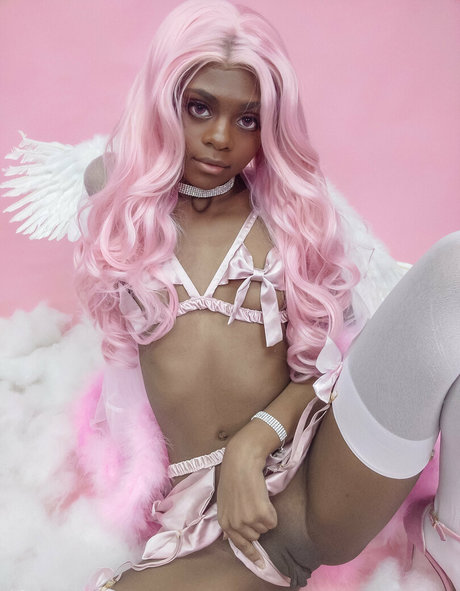 客室乗務員 OnlyFans ポルノグラフィック 写真