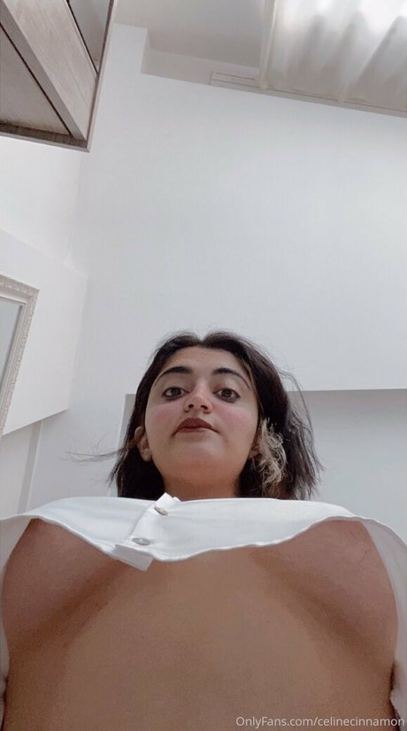 The Celine Cinnamon ポルノスター エロティック 画像