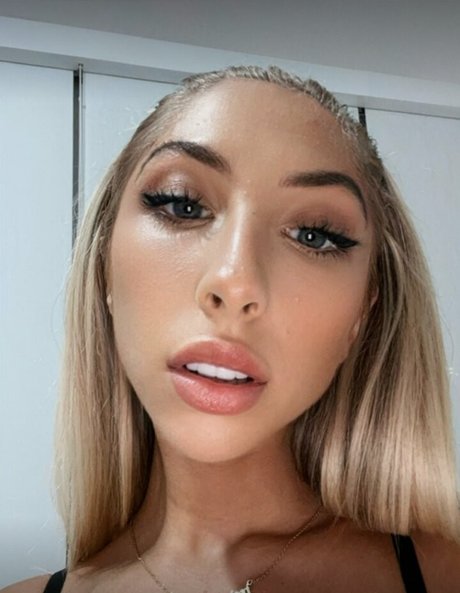 アヘ顔 OnlyFans ヌード 写真