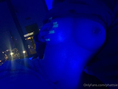 ボディビルダーカップルOnlyFans ポルノグラフィック 写真