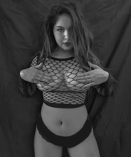 Zeeba Kalan 完璧なスター ギャラリー