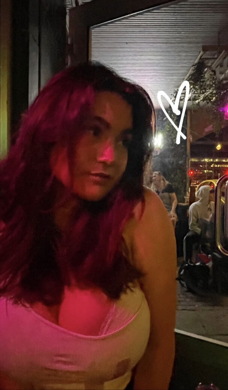 Sara B top profile image