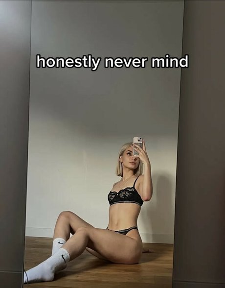 ゲイの若いOnlyFans ポルノグラフィック 写真