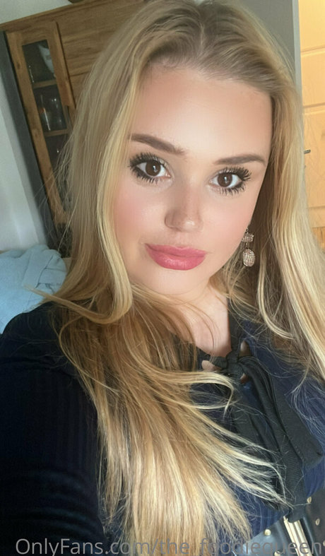 the foodiequeen エロティックなモデル 画像