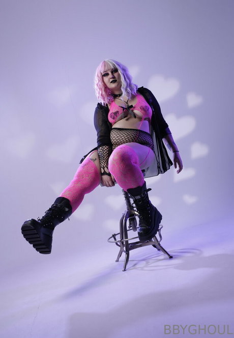 babyghoulbunda アート女優 画像