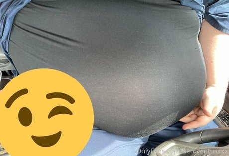 金髪の小柄なOnlyFans セクシーヌード 写真