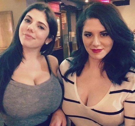 細身の巨乳OnlyFans 無料セックス 写真