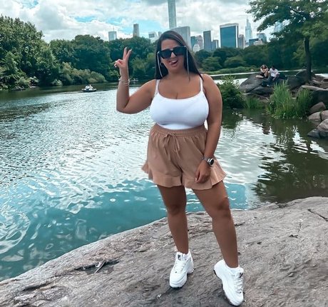 美しいベイビーOnlyFans ヌード 画像