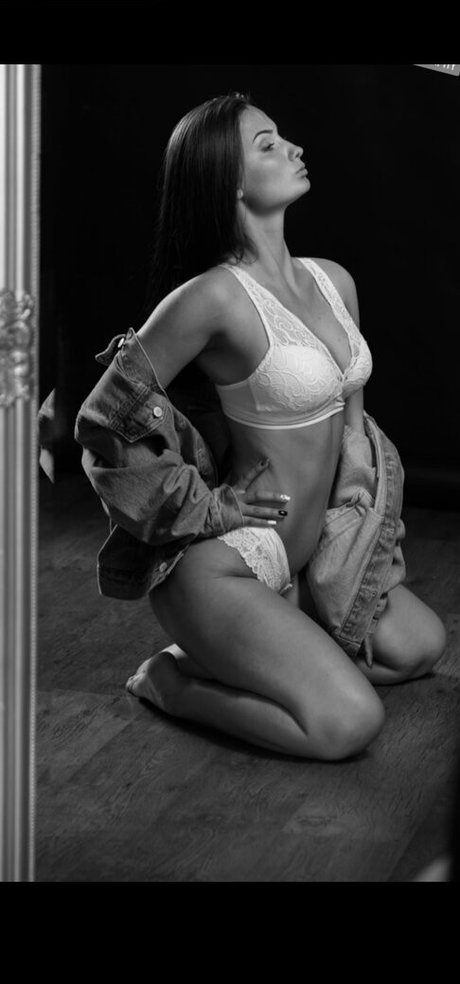 Bekescsabai Lanyok 裸のスター 写真