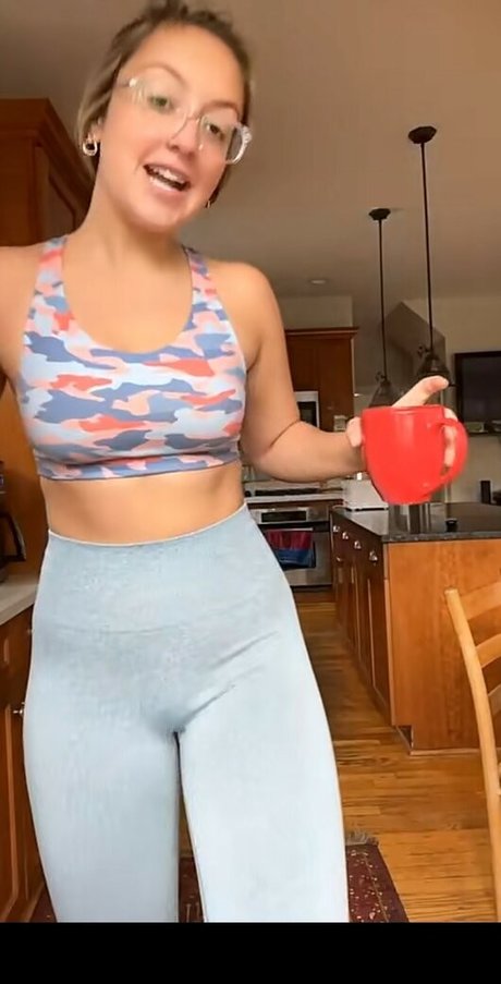 Maddie Goetz スター 裸 写真