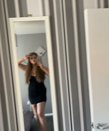 Molly Georgia Leach ホットなポルノスター 画像