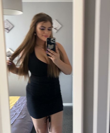 Molly Georgia Leach セクシーモデル 写真