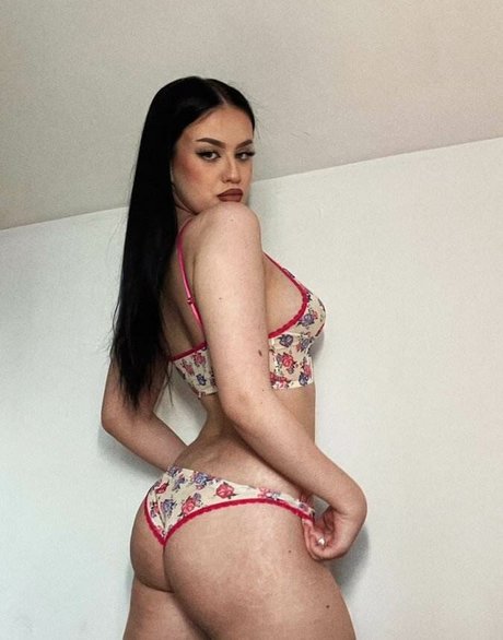 Mara Stanciu ヌードスター 画像