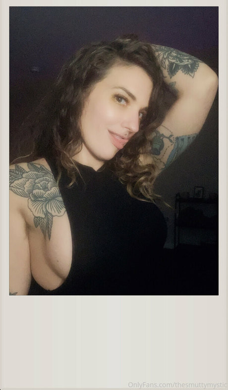 thesmuttymystic top profile image