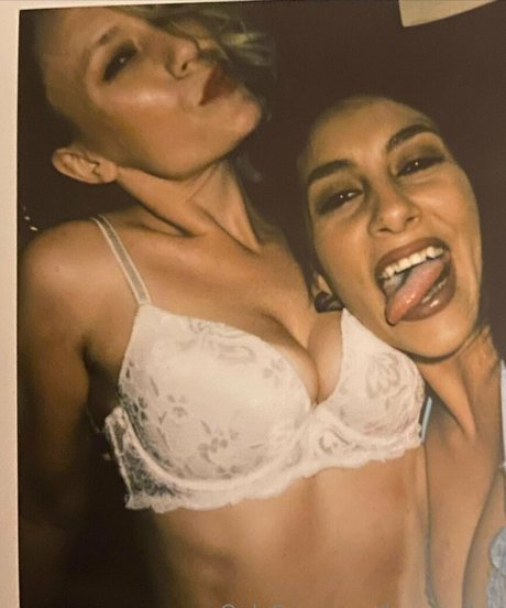 ティーンシーメールOnlyFans 無料セクシー 画像