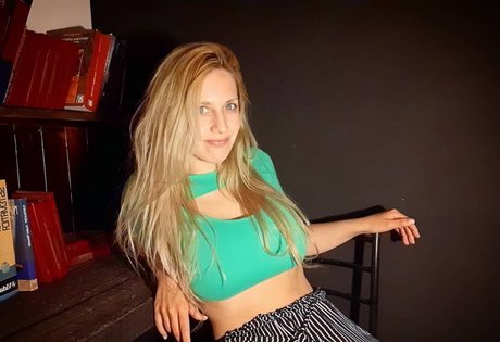 姉妹のOnlyFans ホットヌード 写真