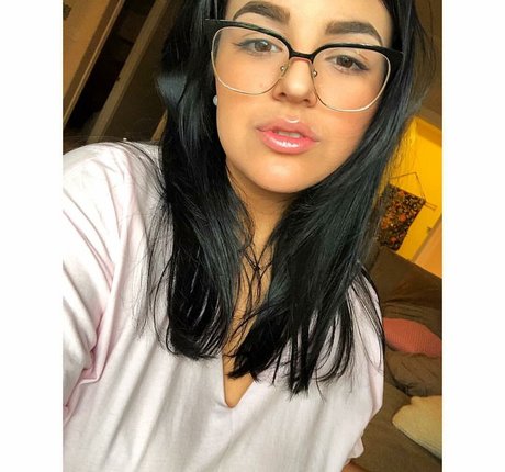 Charlotte Godoy ポルノスター ヌード 写真