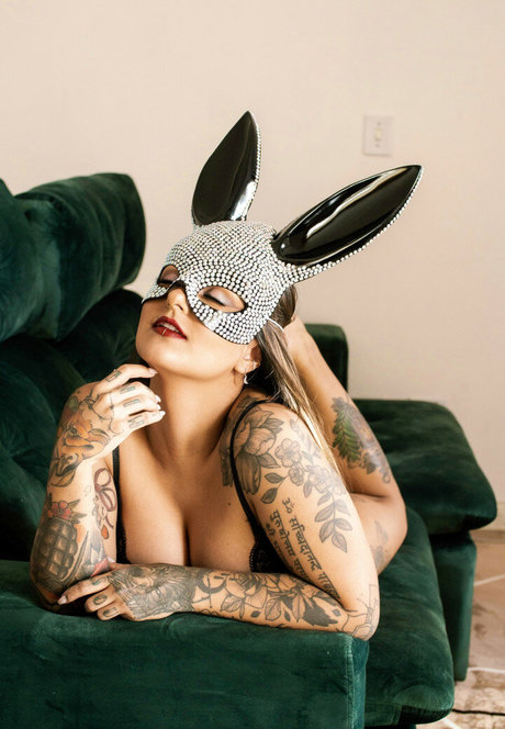 Cauuution HDポルノスター 写真