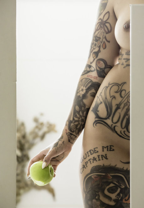 Cauuution ポルノスター 可愛い 画像