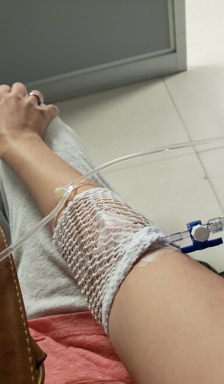 Dumbeddowndinosaur アダルトモデル 画像