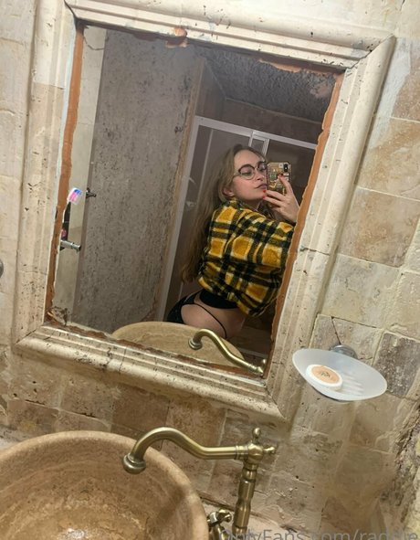 raddie セクシーなスター 写真