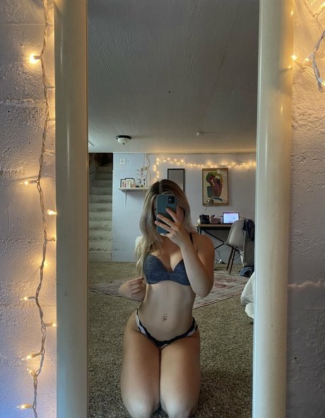 Lily Hale ポルノスター ギャラリー