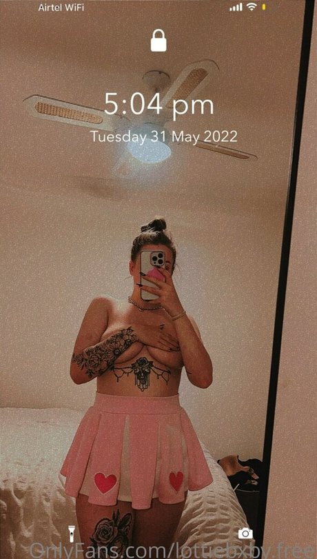 lottiebxby free 裸のスター 写真