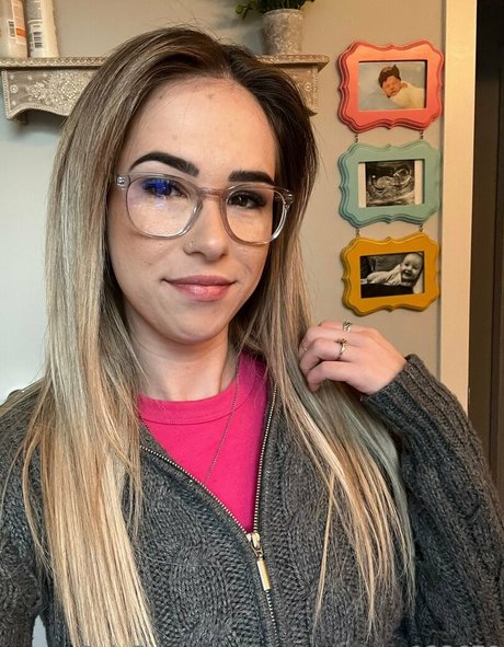 Ashley Higginson ヌードモデル アーカイブ