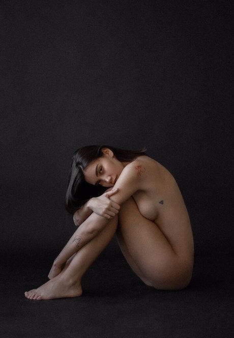 Karina Istomina ポルノスター アート 写真