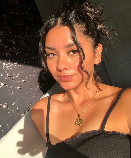 おばあちゃんの巨乳OnlyFans 美しいヌード 写真